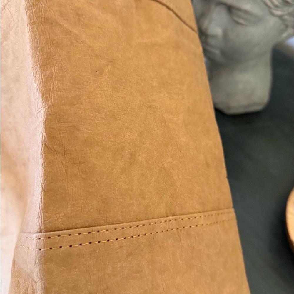 OUT OF THE WOODS Iconic Shopper Sahara color Tote. - Picture 9 of 9
